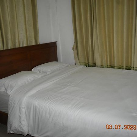 Four-G Home Stay & Komodo Tour Labuan Bajo Eksteriør billede