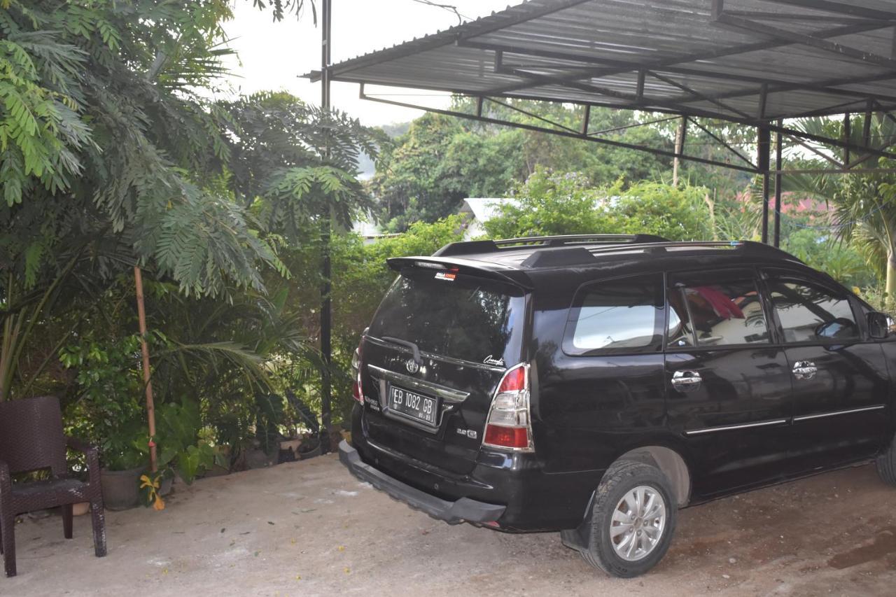 Four-G Home Stay & Komodo Tour Labuan Bajo Eksteriør billede
