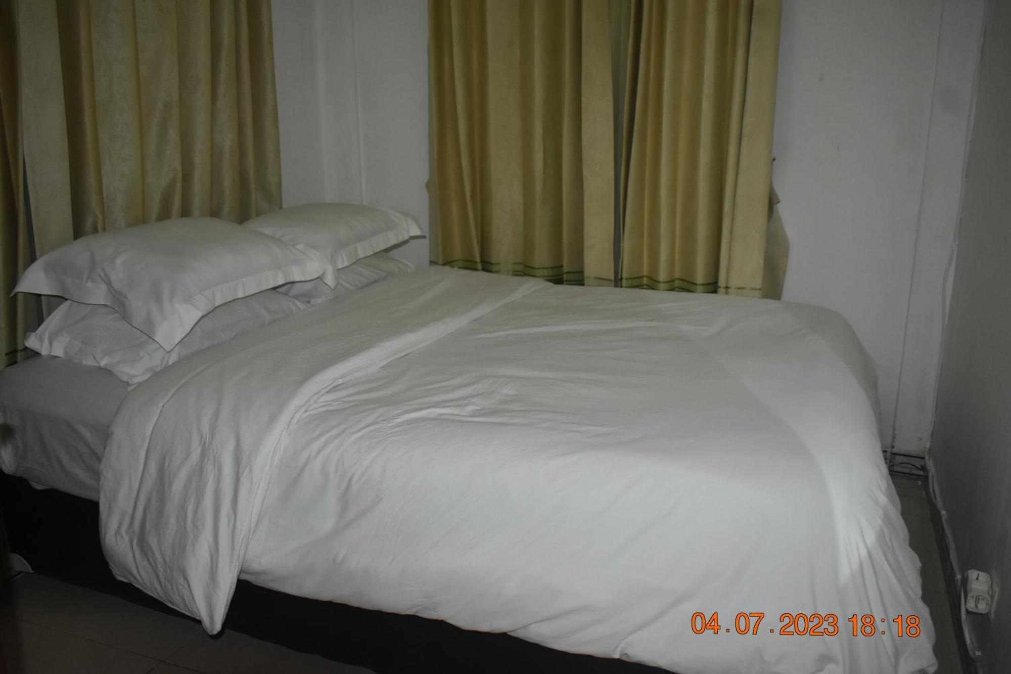 Four-G Home Stay & Komodo Tour Labuan Bajo Eksteriør billede