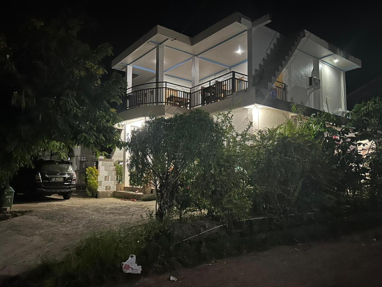 Four-G Home Stay & Komodo Tour Labuan Bajo Eksteriør billede