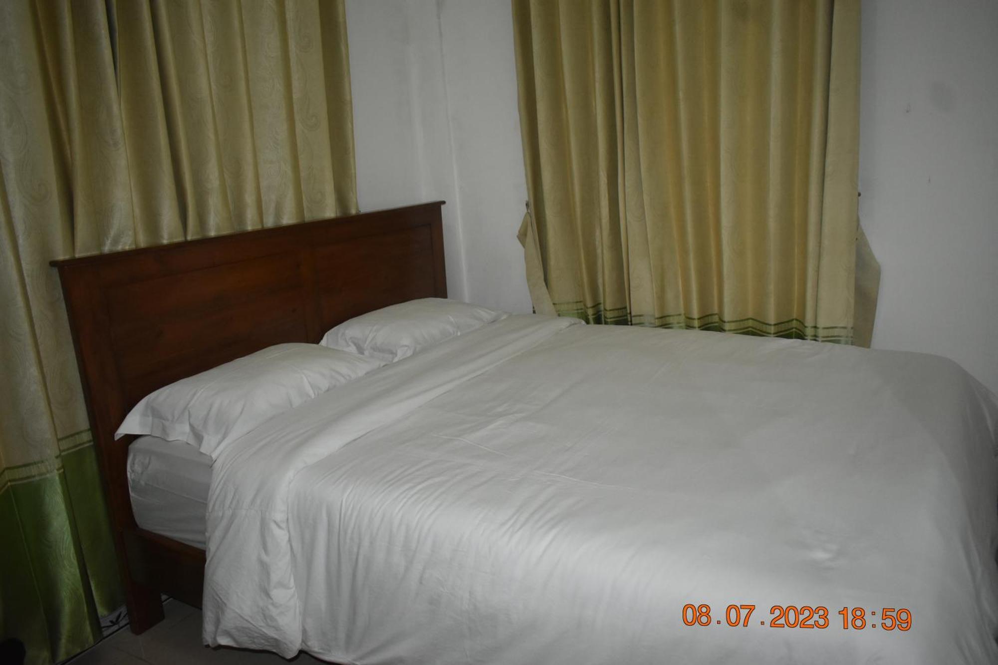 Four-G Home Stay & Komodo Tour Labuan Bajo Eksteriør billede